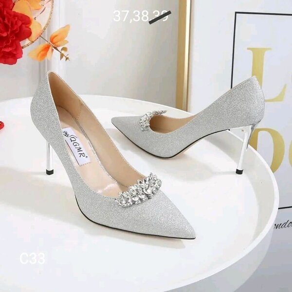 Escarpins Argentés Élégants