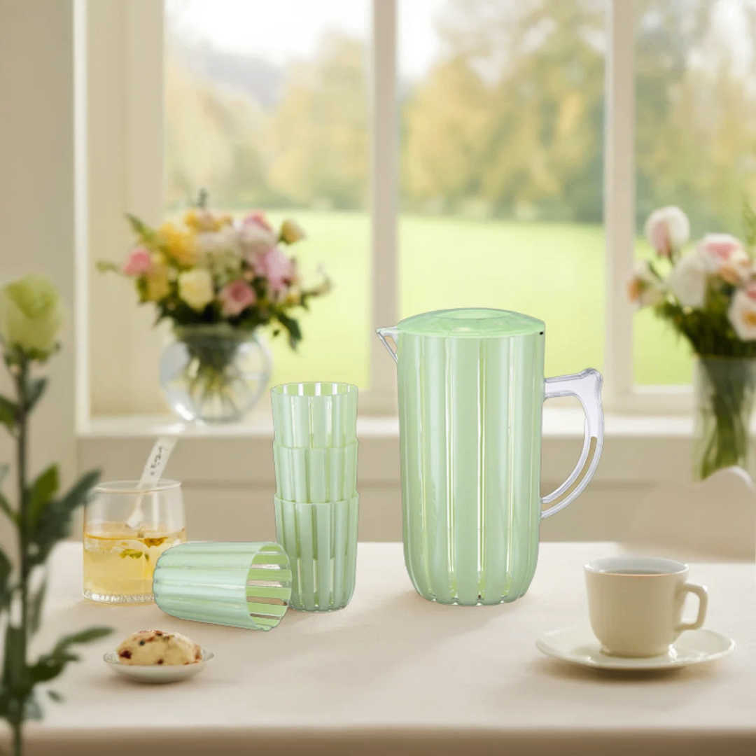 Carafe et verres en verre vert