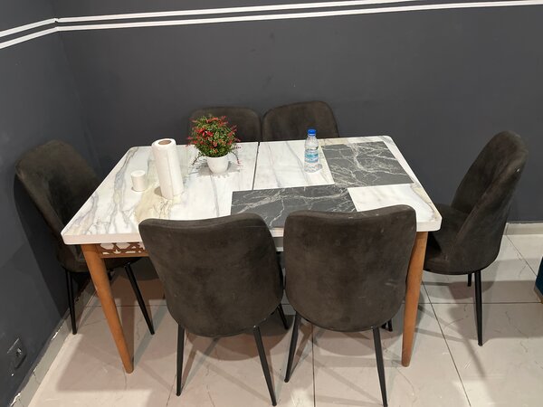 Table à manger en marbre