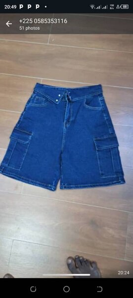 Shorts cargo en denim bleu