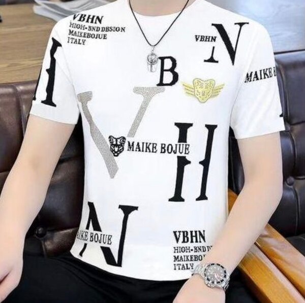 T-shirt imprimé stylisé