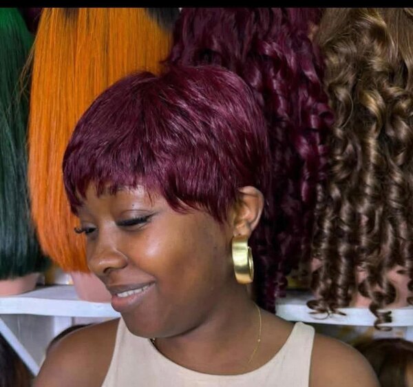 Perruque courte bordeaux