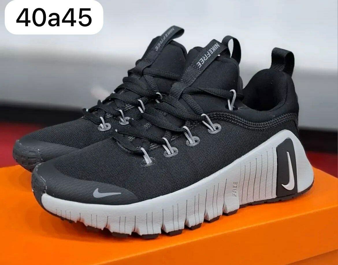 Baskets de sport noires Nike