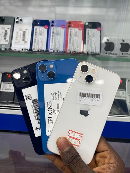 iPhone 13 128 GB plusieurs cou