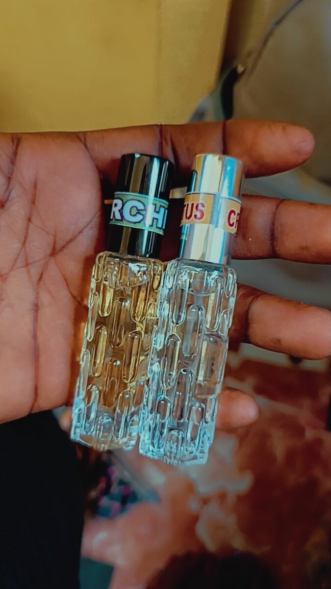 Perfume oils seller
