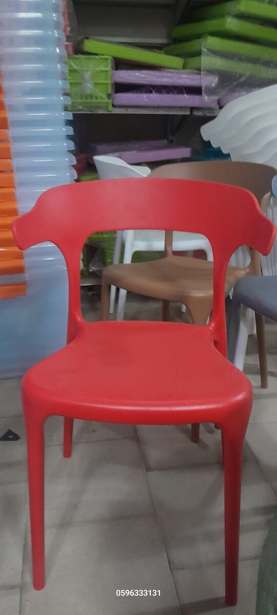 Chaise moderne en plastique