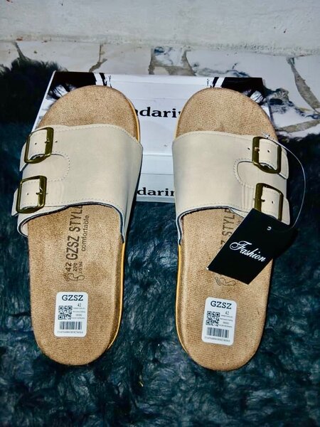 Sandales en cuir avec boucles