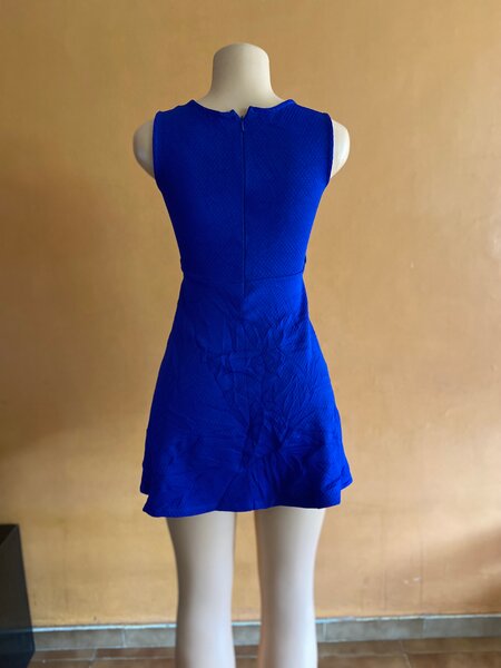 Robe bleue fille élégante