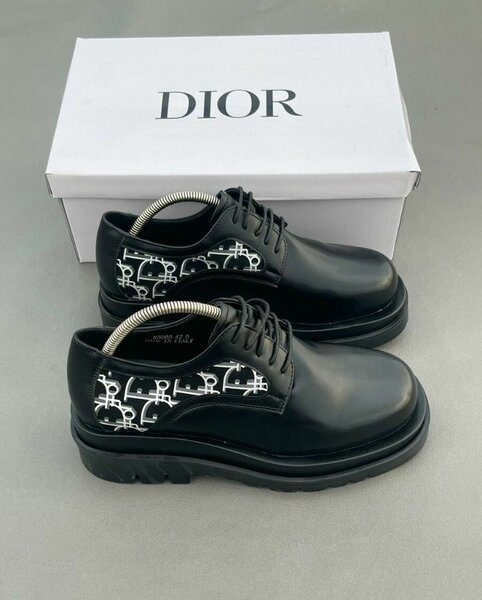 Chaussures homme Dior en cuir noir