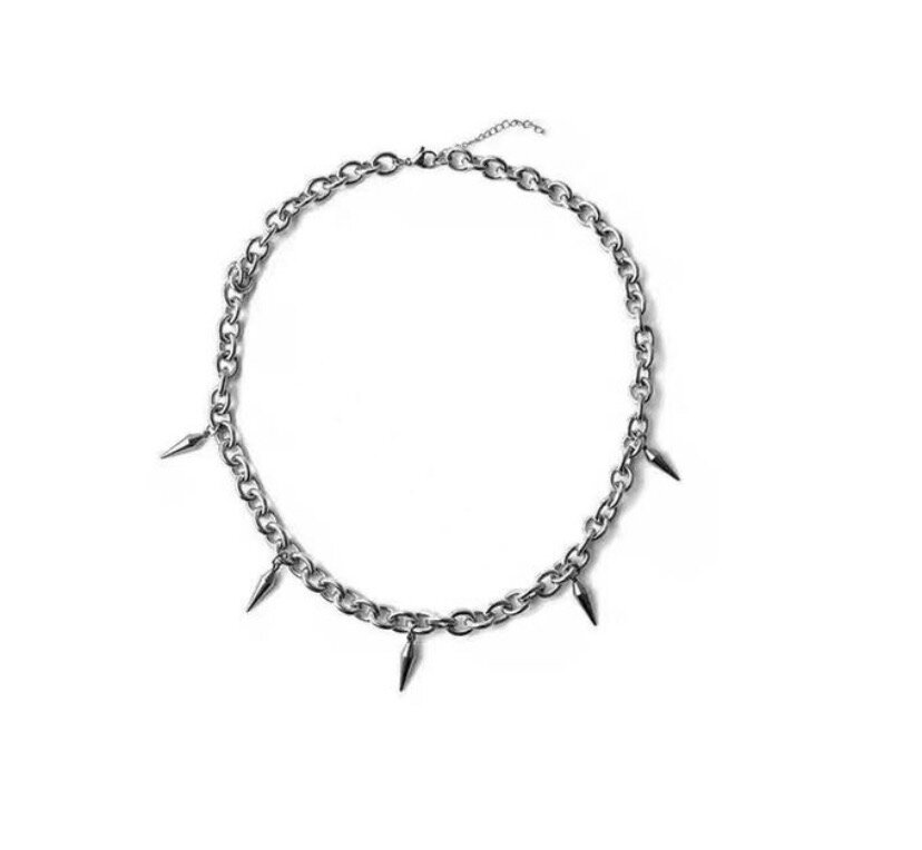 Collier chaîne avec pointes en métal