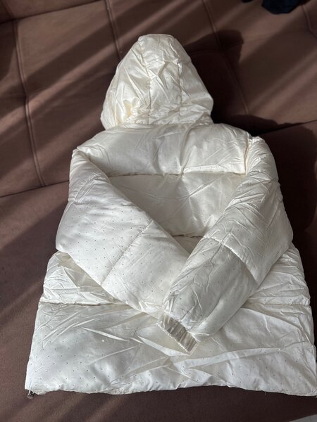 Новая куртка со стразами