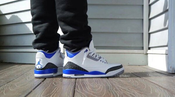 Baskets blanches et bleues