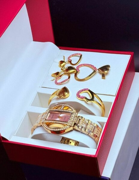 Montre femme luxe avec bijoux