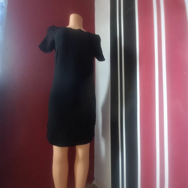 Robe Noire Élégante