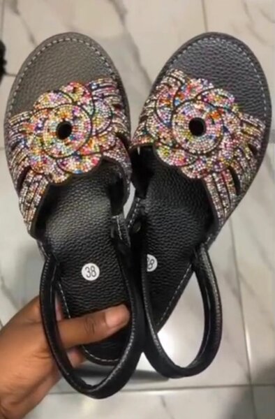 Sandales fermées perlées