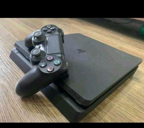 Console PS4 avec manette
