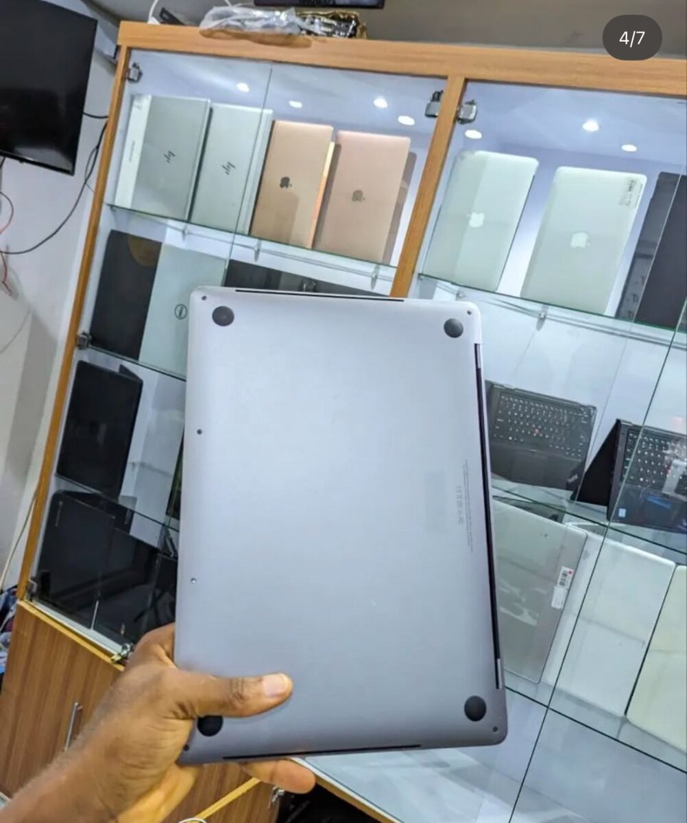 MacBook Pro [ 2018 Model, CO2Y30S2JHD2]