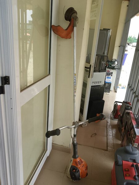 Débroussailleuse Thermique Puissante