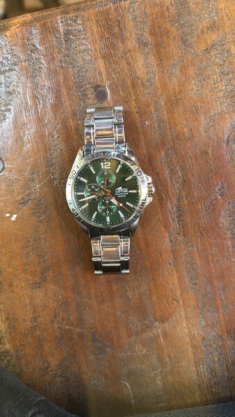 Montre chronographe en acier