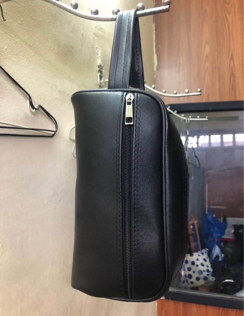 Sac bandoulière en cuir noir