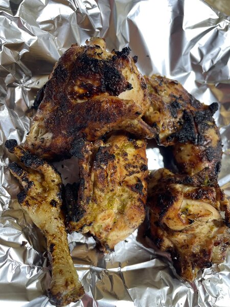 Poulet et boissons braisé