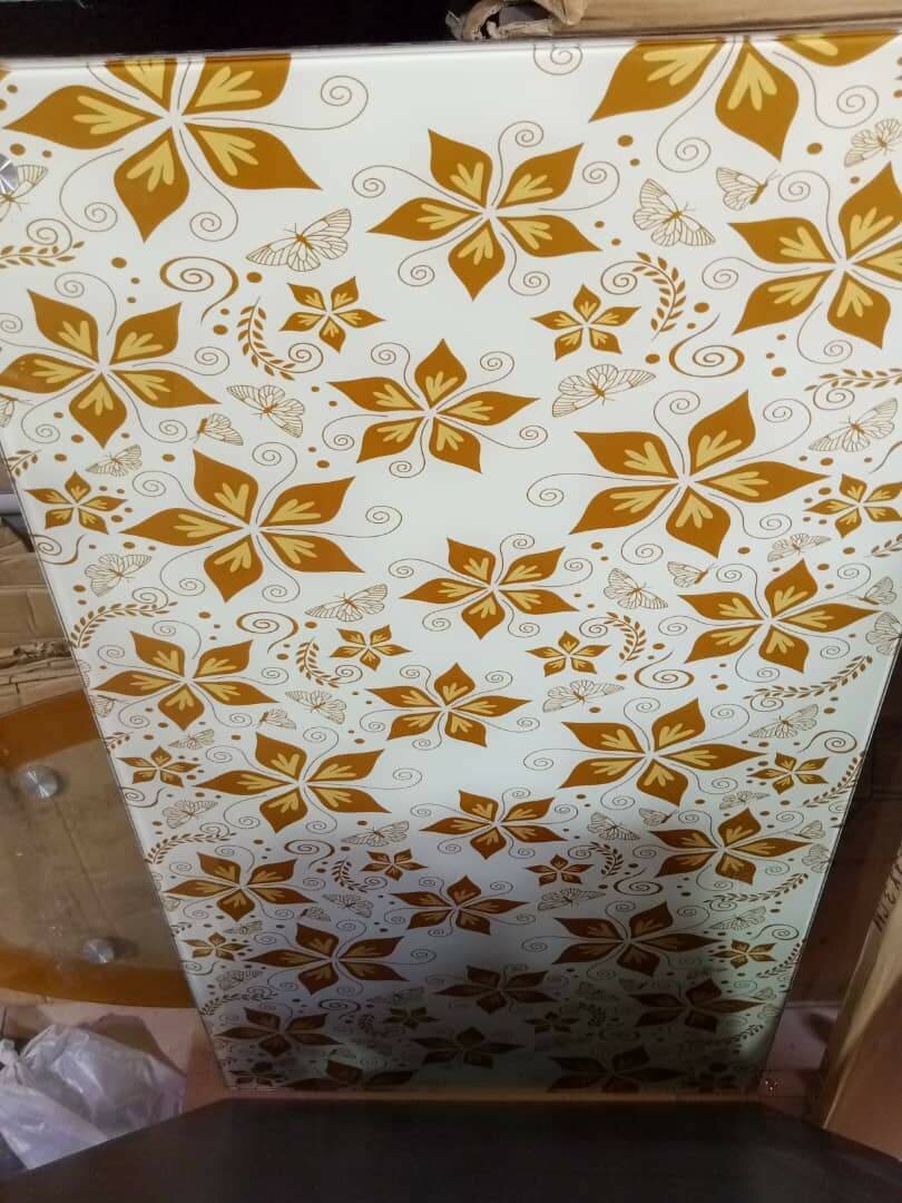 Table et chaises en métal design