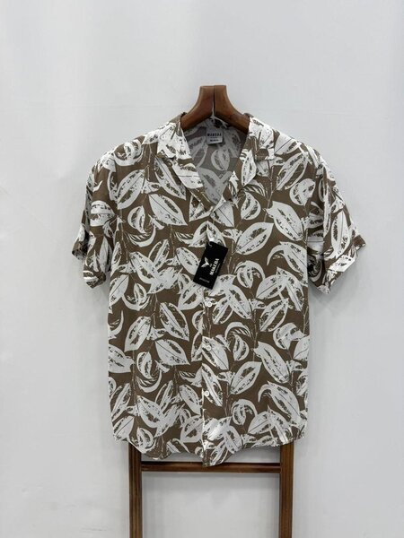 Chemise à motifs graphiques