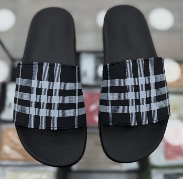 Mules à carreaux noir et blanc