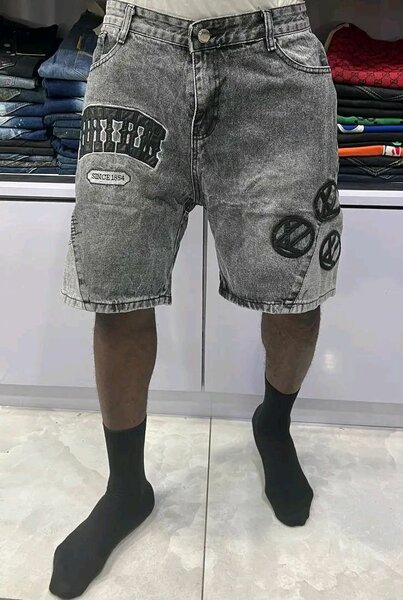 Short en jean brodé pour homme