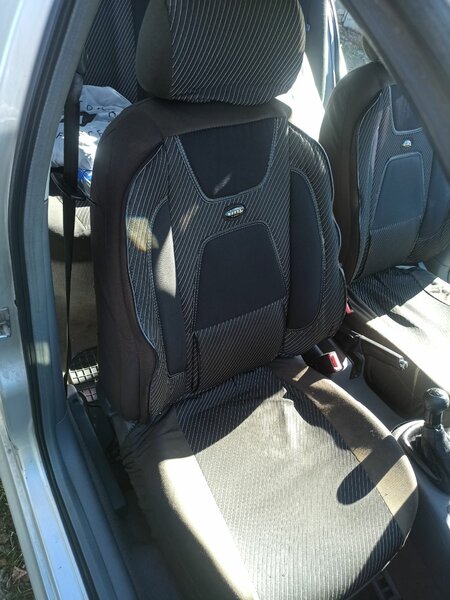 Чехлы б/у универсальные. Передние протёртые.Задние отличные.