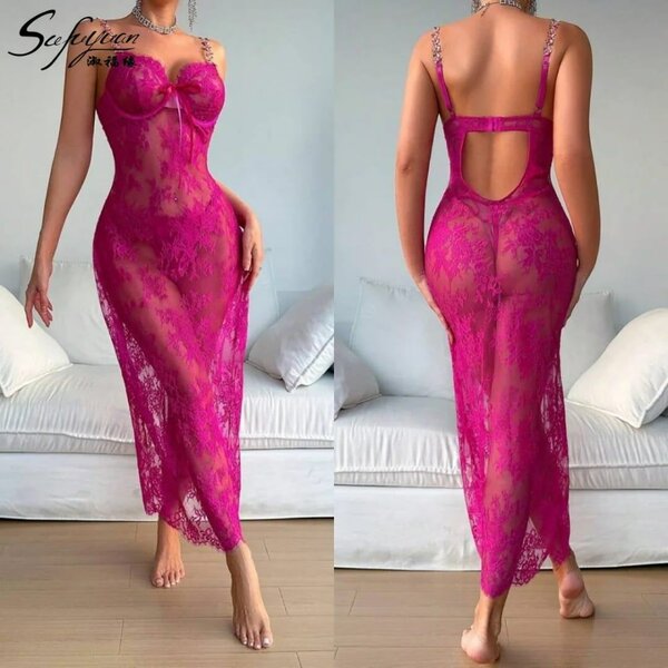 Combinaison transparente en dentelle rose