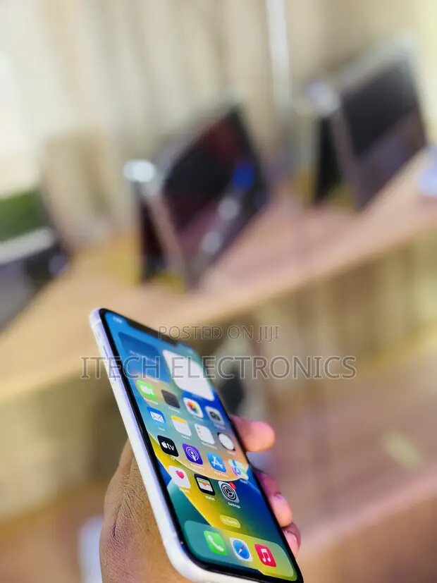 Apple iPhone XR 64 GB White