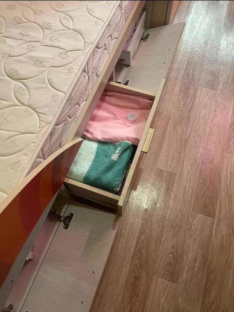 Кровать 80х160 в хорошем состоянии, ортопедический матрас