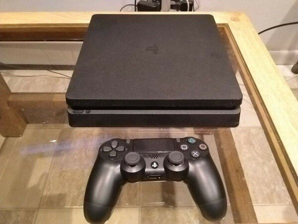 PS4 slim 1Tera 10%10