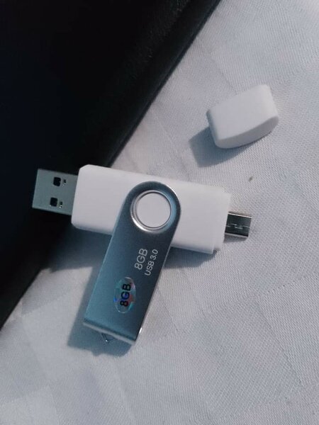 CLÉ USB 3.0 MODÈLE 2 EN 1