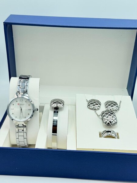 Ensemble de bijoux et montre élégant