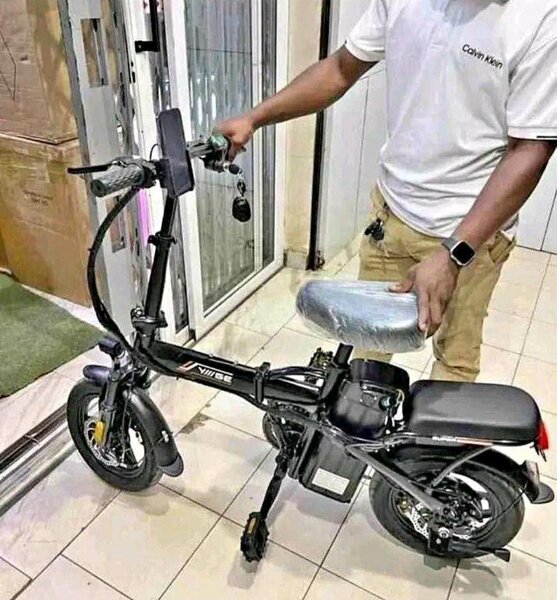 Vélo électrique pliable compact