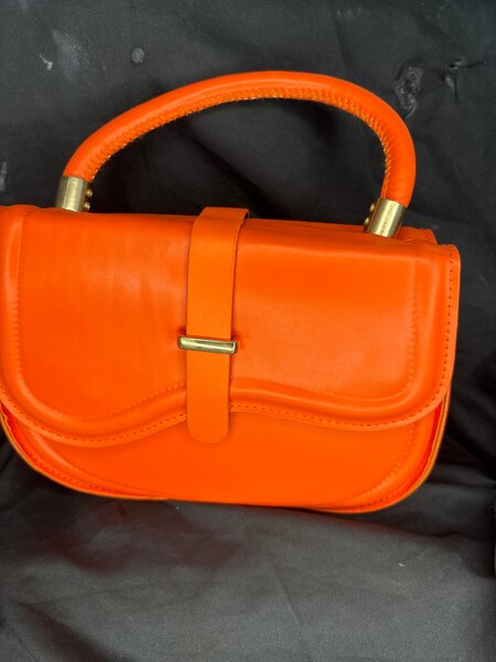 Sac à main orange élégant