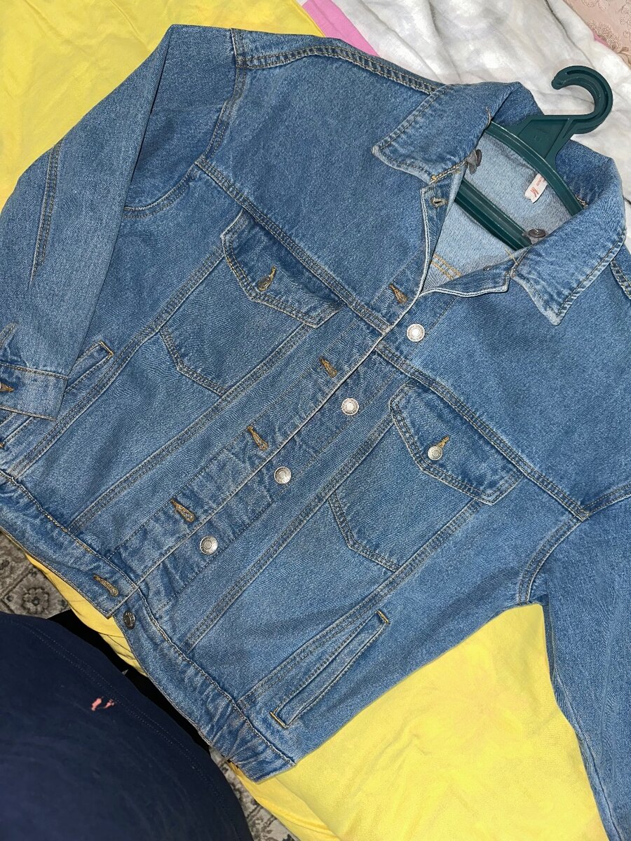 Плотная джинсовая куртка