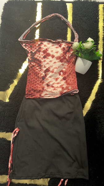 Ensemble jupe noire et rouge