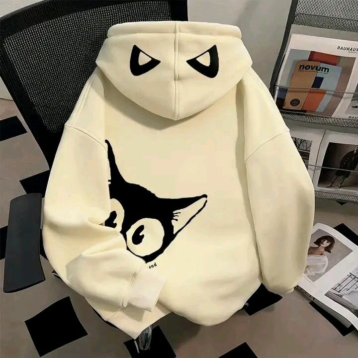 Sweat à capuche blanc avec motifs