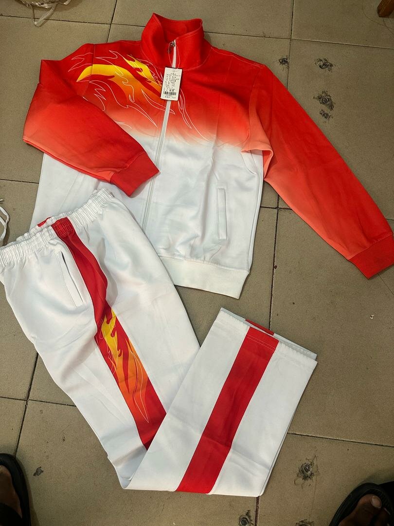 Ensemble de survêtement moderne