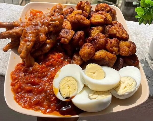 Plat de poulet frit et plantains