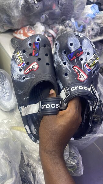Crocs confortables pour loisirs
