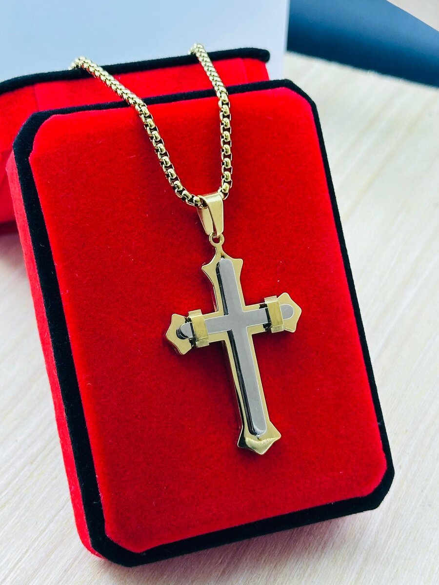 Collier avec croix en acier inoxydable