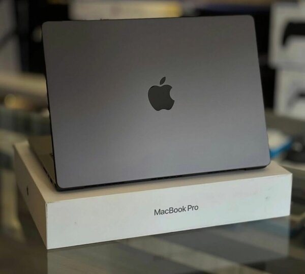 Apple MacBook Pro 16"