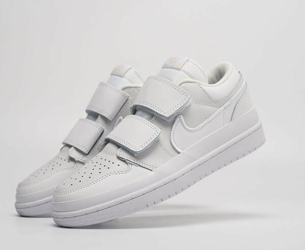 Chaussures blanches à scratch