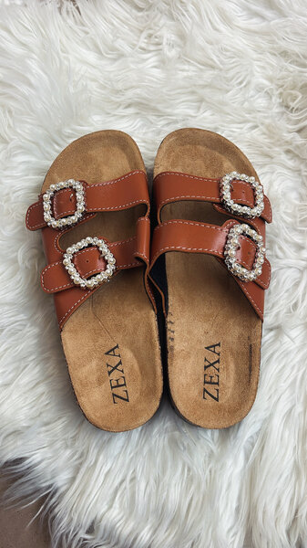 Sandales plates en cuir marron ZEXA