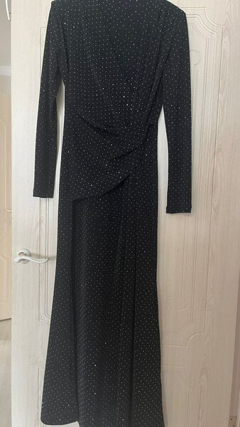 Платье чёрное с блёстками