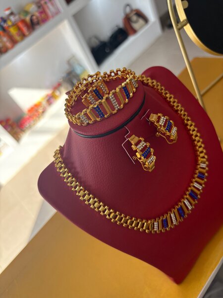 Ensemble bijoux doré élégant